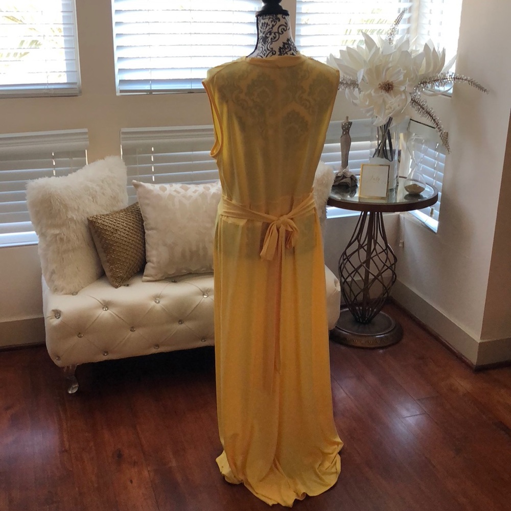 Dress - Picture 3 of 3